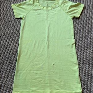 Lululemon Swiftly tech bright yellow Short Sleeve shirt  sz 2